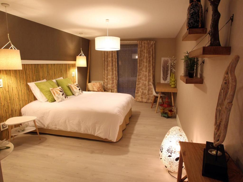 Aux 5 Sens Bed & Breakfast Tillé Room photo