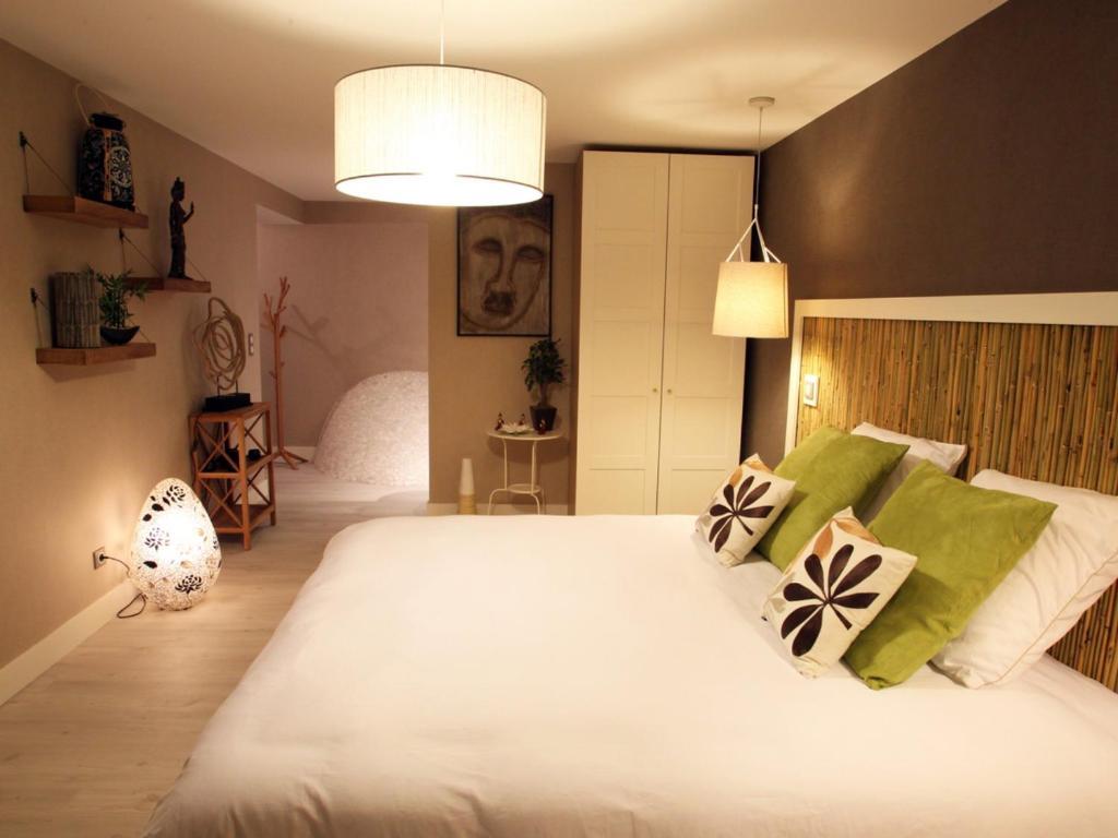 Aux 5 Sens Bed & Breakfast Tillé Room photo